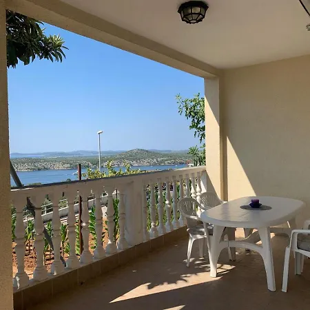 Apartment Maestral