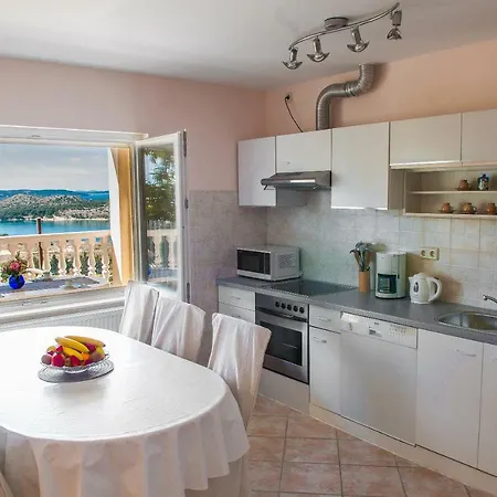 Apartment Maestral *