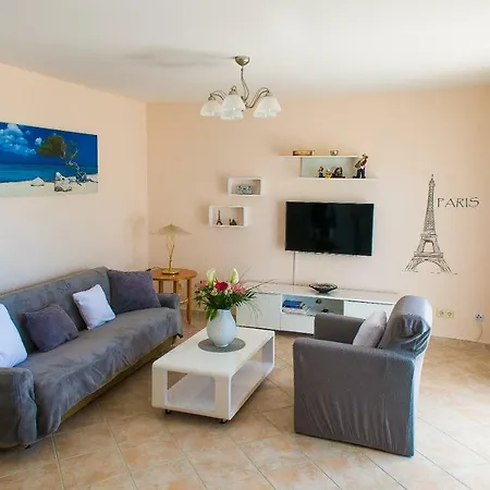 Maestral Apartment